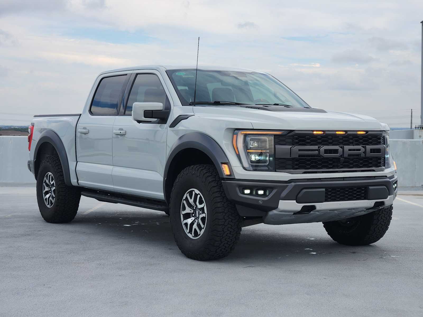2023 Ford F-150 Raptor photo 3