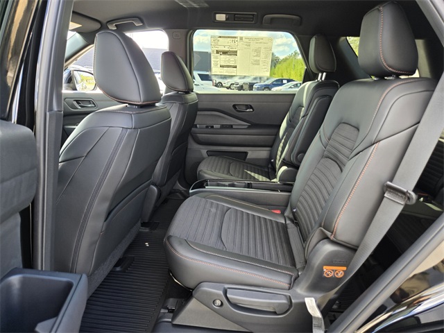2025 Nissan Pathfinder Rock Creek photo 10
