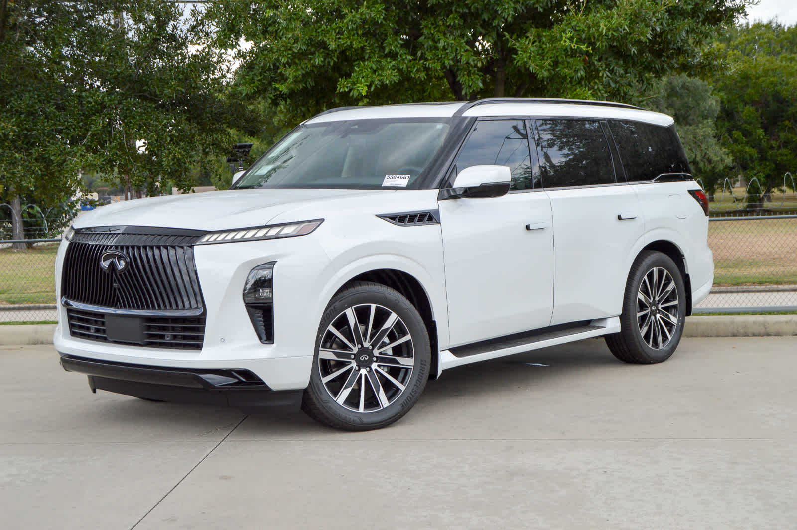 2026 Infiniti QX80 Luxe photo 10