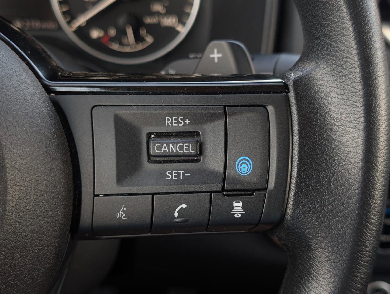 2023 Nissan Rogue SV photo 10