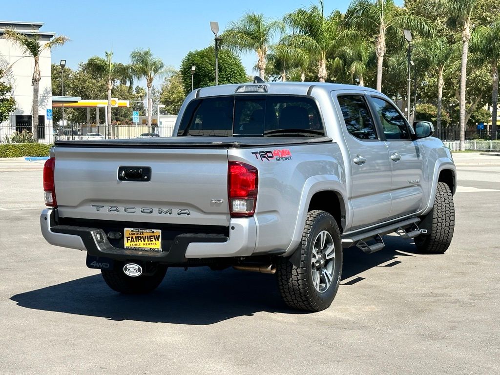 2018 Toyota Tacoma TRD Sport photo 3