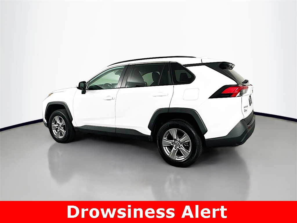 2024 Toyota RAV4 XLE photo 3