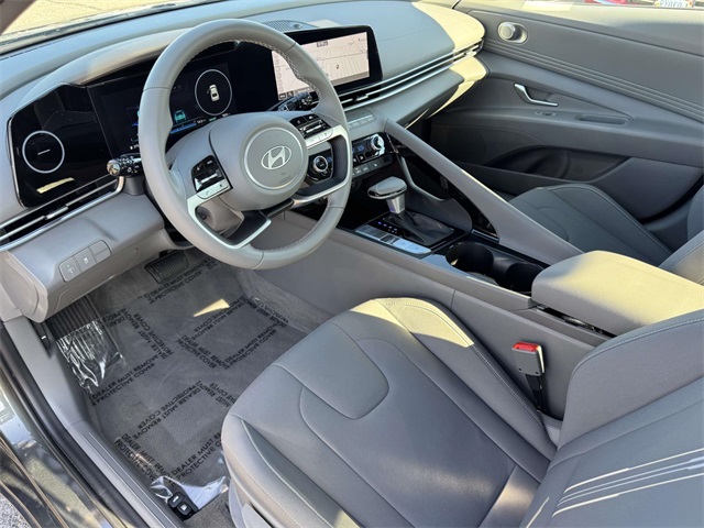 2024 Hyundai Elantra SEL Convenience photo 2