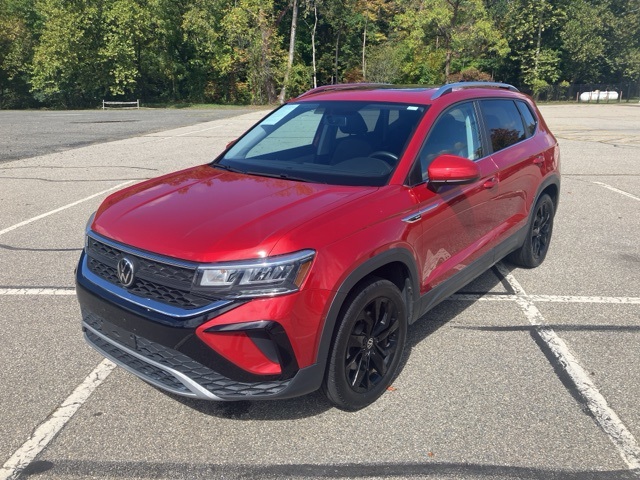 2022 Volkswagen Taos SE's photo