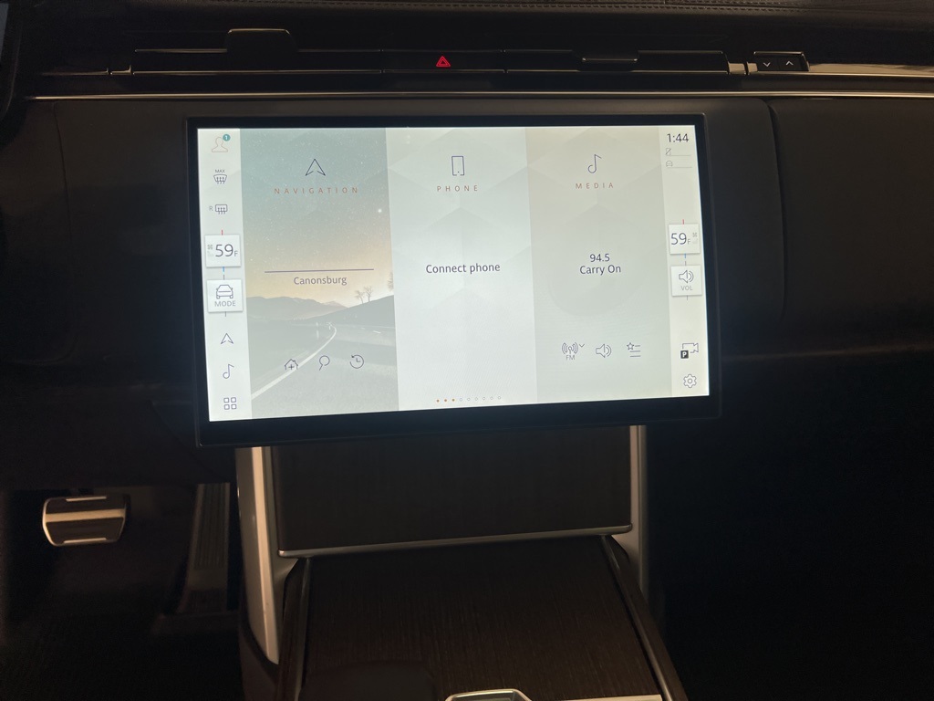 2025 Land Rover Range Rover SE photo 16