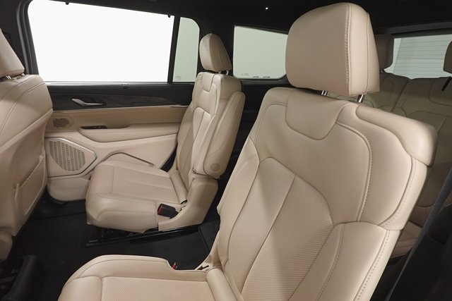 2025 Jeep Grand Cherokee Limited photo 23