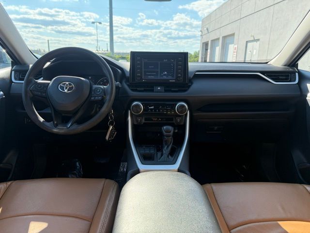 2022 Toyota RAV4 LE photo 14