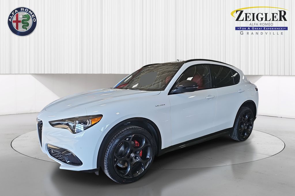 2025 Alfa Romeo Stelvio Base