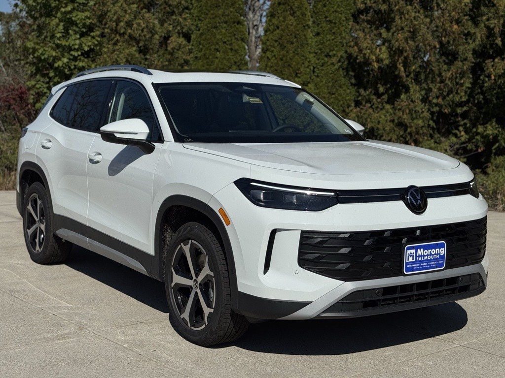 2025 Volkswagen Tiguan SE's photo