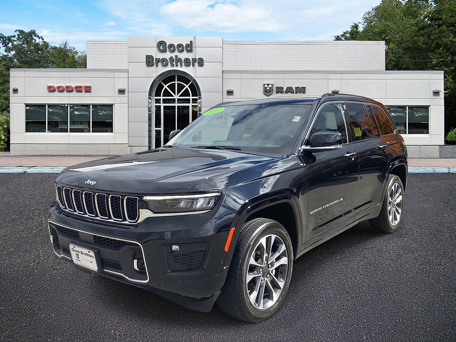 2023 Jeep Grand Cherokee Overland's photo