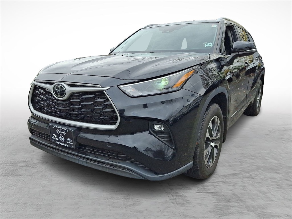 2023 Toyota Highlander XLE photo 2