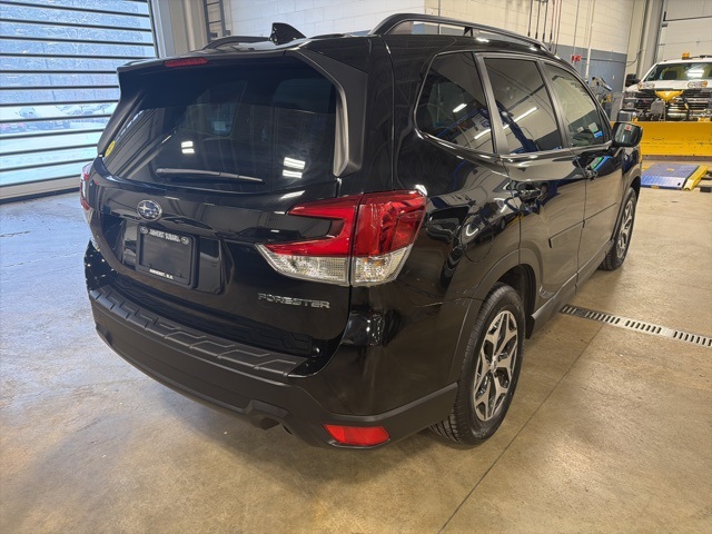 2021 Subaru Forester Premium photo 2