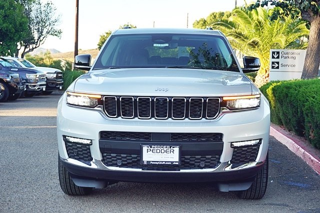 New 2023 Silver Zynith Exterior Paint Jeep Limited image 5