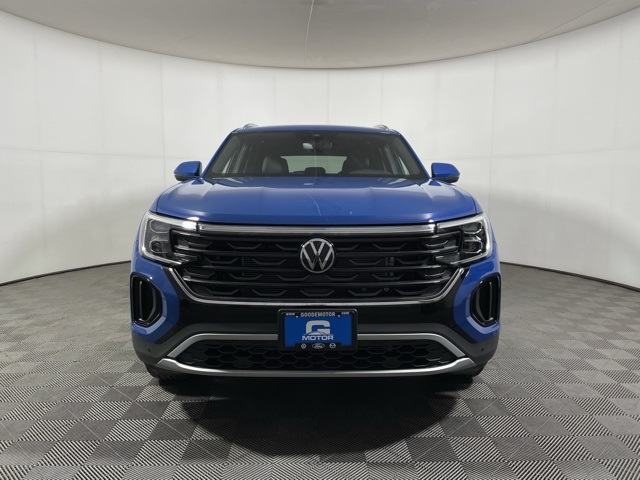 2025 Volkswagen Atlas Cross Sport SE Technology photo 3