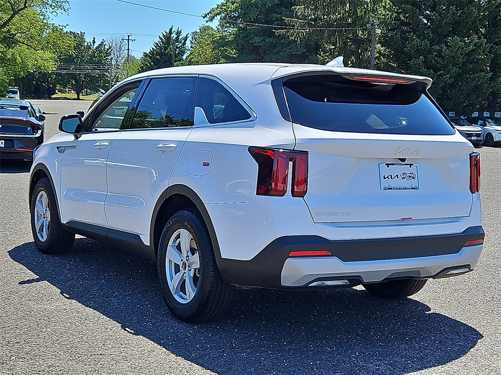 2025 Kia Sorento LX photo 3