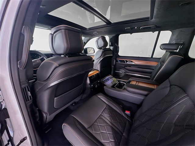 2024 Jeep Wagoneer L Series III photo 24