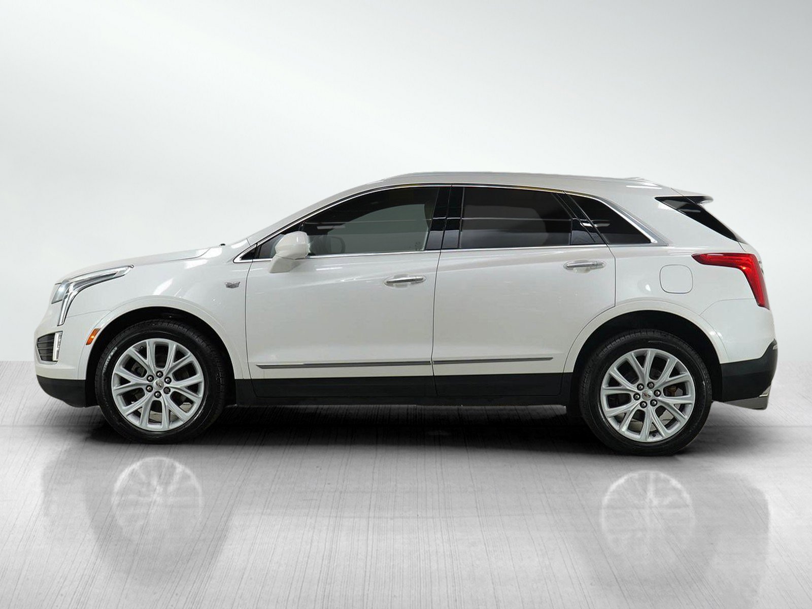 Used 2017 Cadillac XT5 Luxury with VIN 1GYKNDRS8HZ304121 for sale in White Bear Lake, Minnesota
