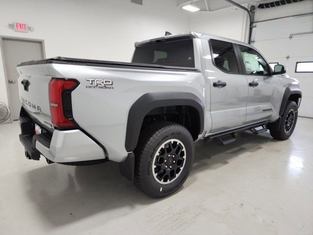 2025 Toyota Tacoma 4x4 TRD photo 5