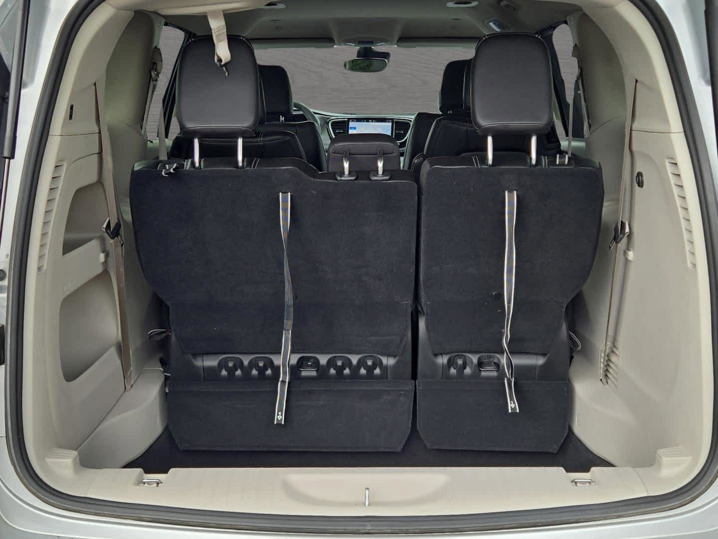 2023 Chrysler Pacifica Touring L photo 24