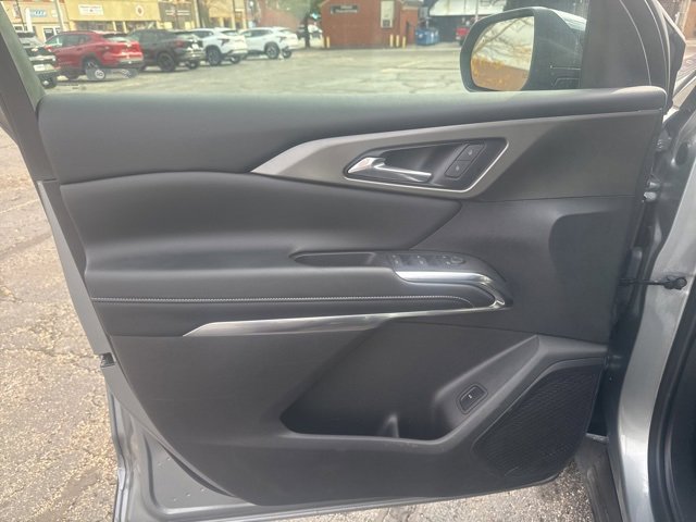 2025 Chevrolet Traverse photo 4