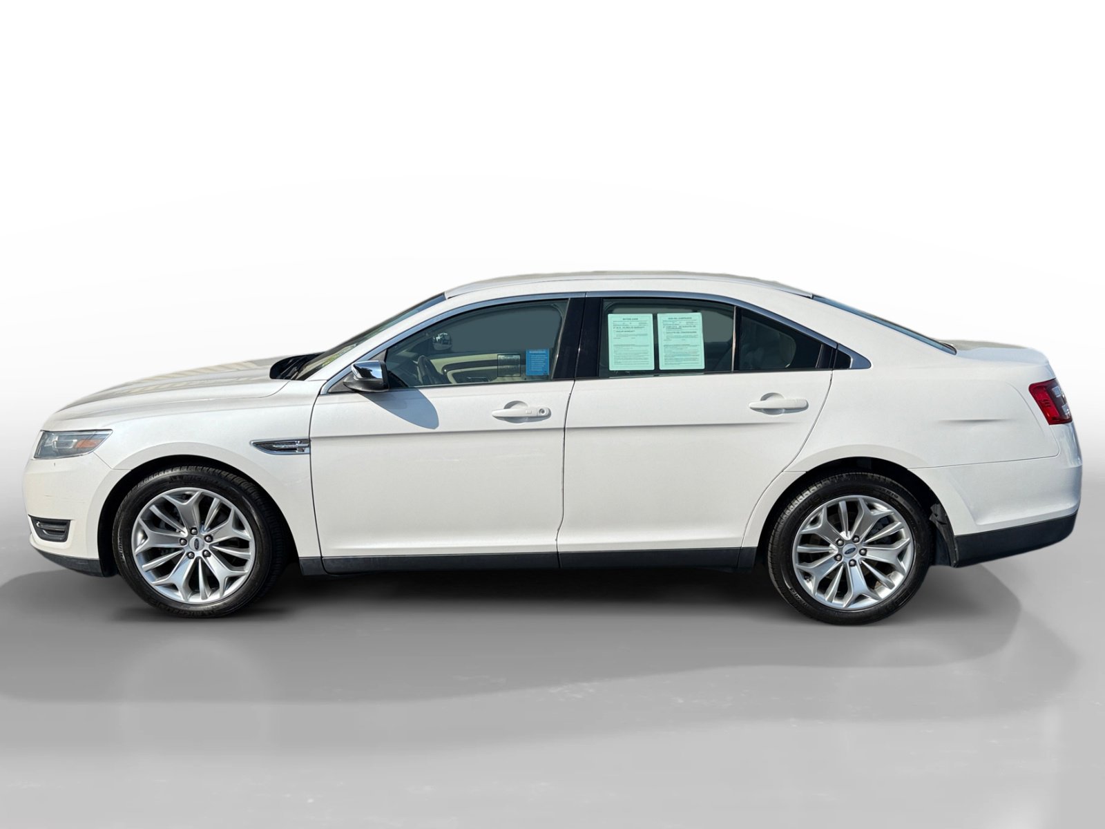 2015 Ford Taurus Limited photo 2