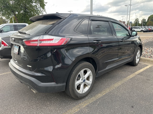 2019 Ford Edge SE photo 3