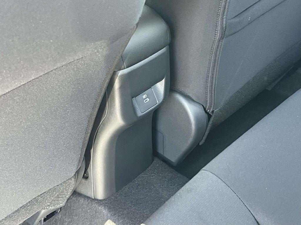 2025 Nissan Versa SV photo 11