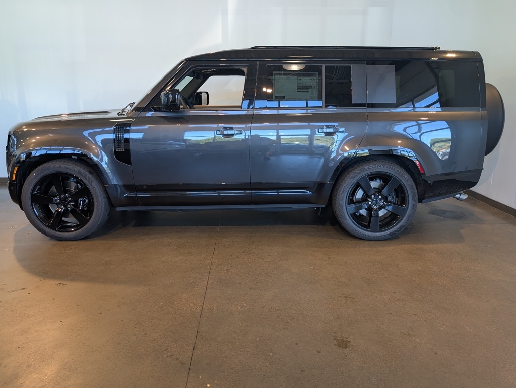 2026 Land Rover Defender photo 3