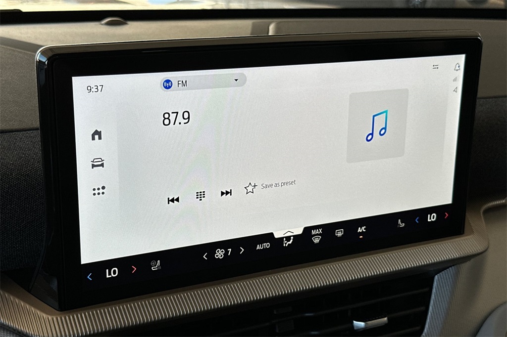 2025 Ford Explorer photo 12