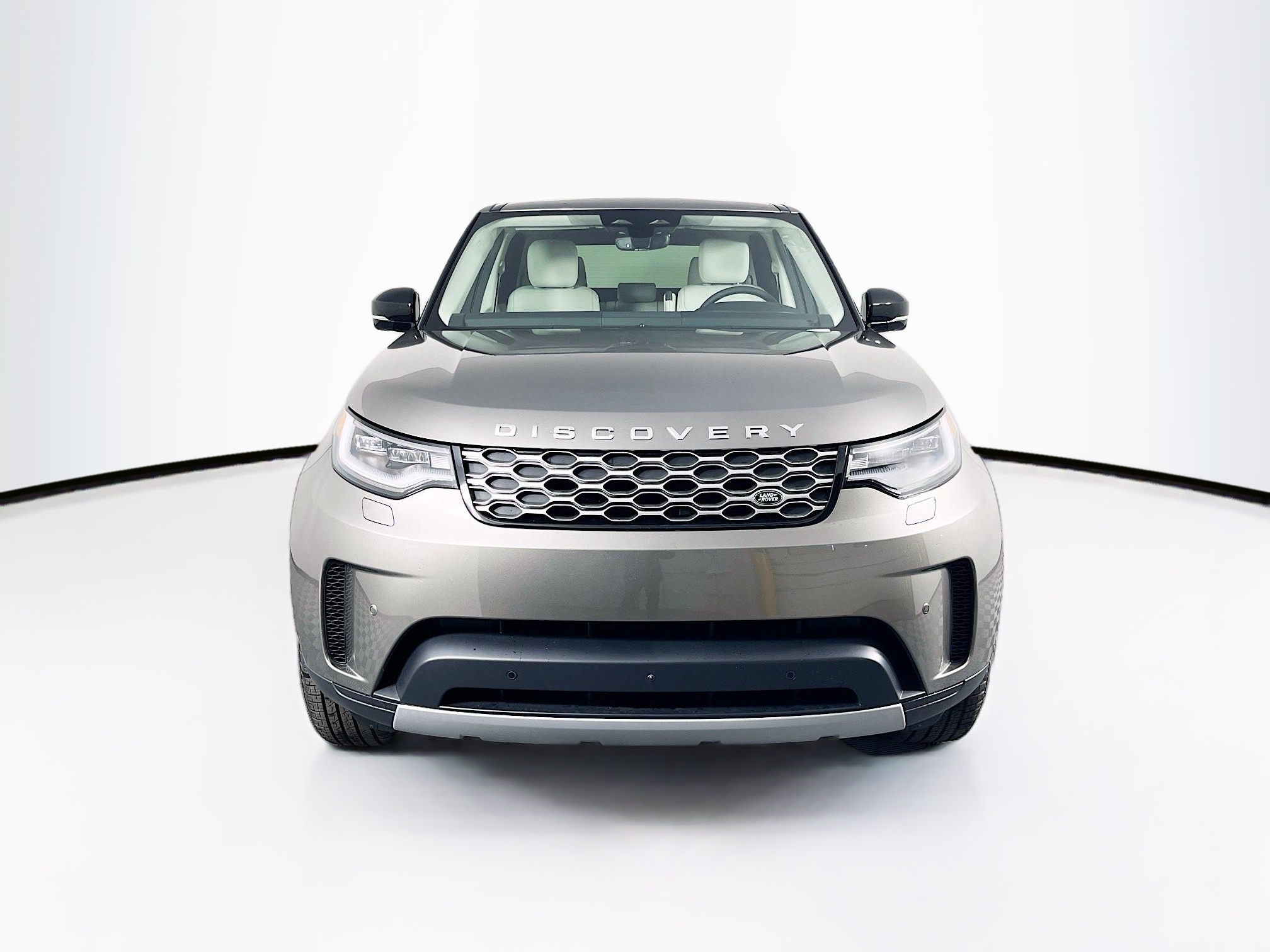 2024 Land Rover Discovery S photo 2