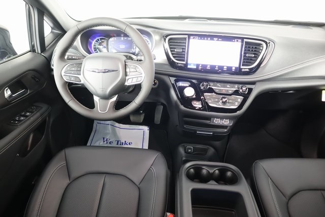 2025 Chrysler Pacifica Hybrid photo 7