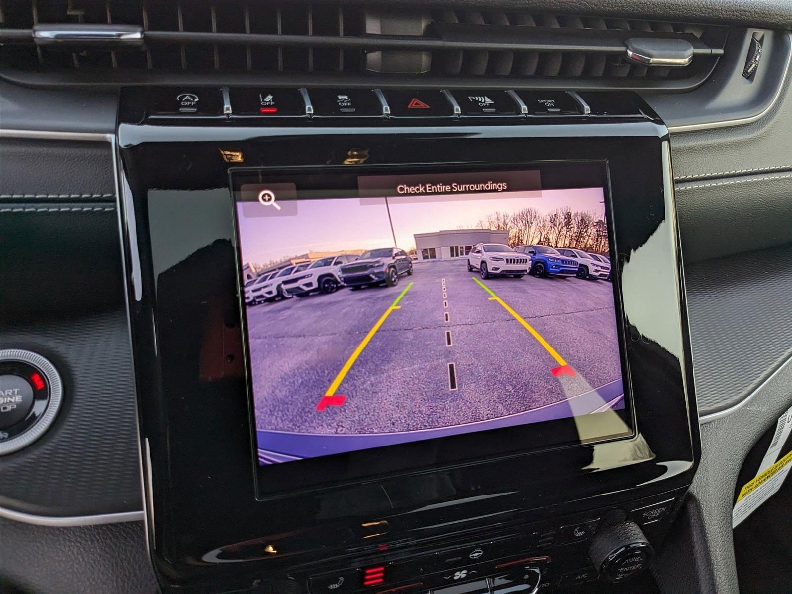 2025 Jeep Grand Cherokee Laredo Altitude photo 13