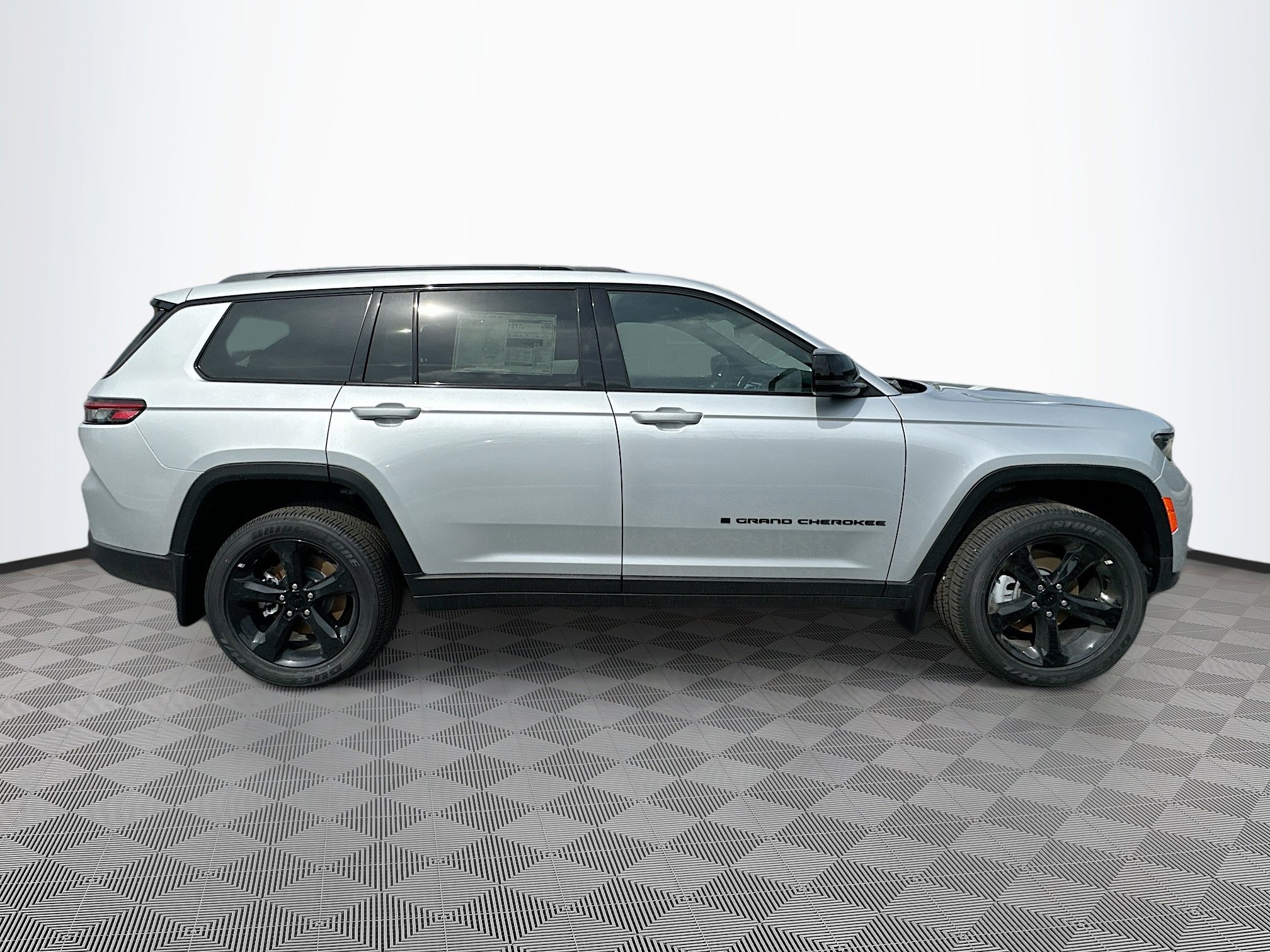 2025 Jeep Grand Cherokee Altitude X photo 3