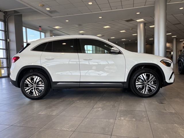 2026 Mercedes Benz GLA 250 4MATIC photo 2