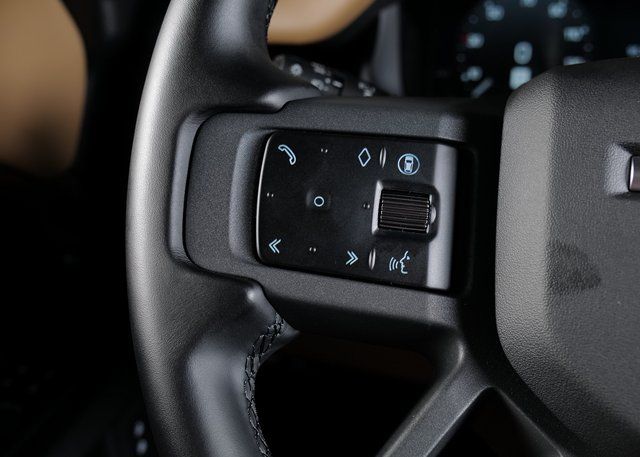 2025 Land Rover Defender 110 X-Dynamic SE photo 19