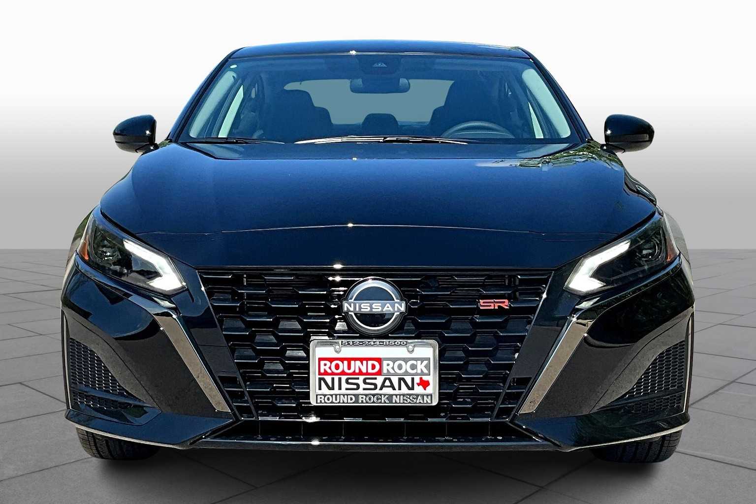 2025 Nissan Altima SR photo 3