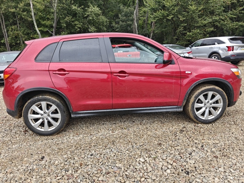 2015 Mitsubishi Outlander Sport ES photo 2