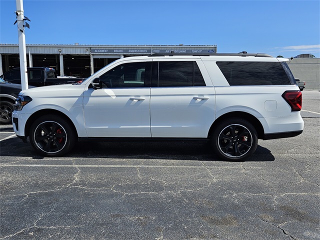 2023 Ford Expedition MAX Limited photo 3