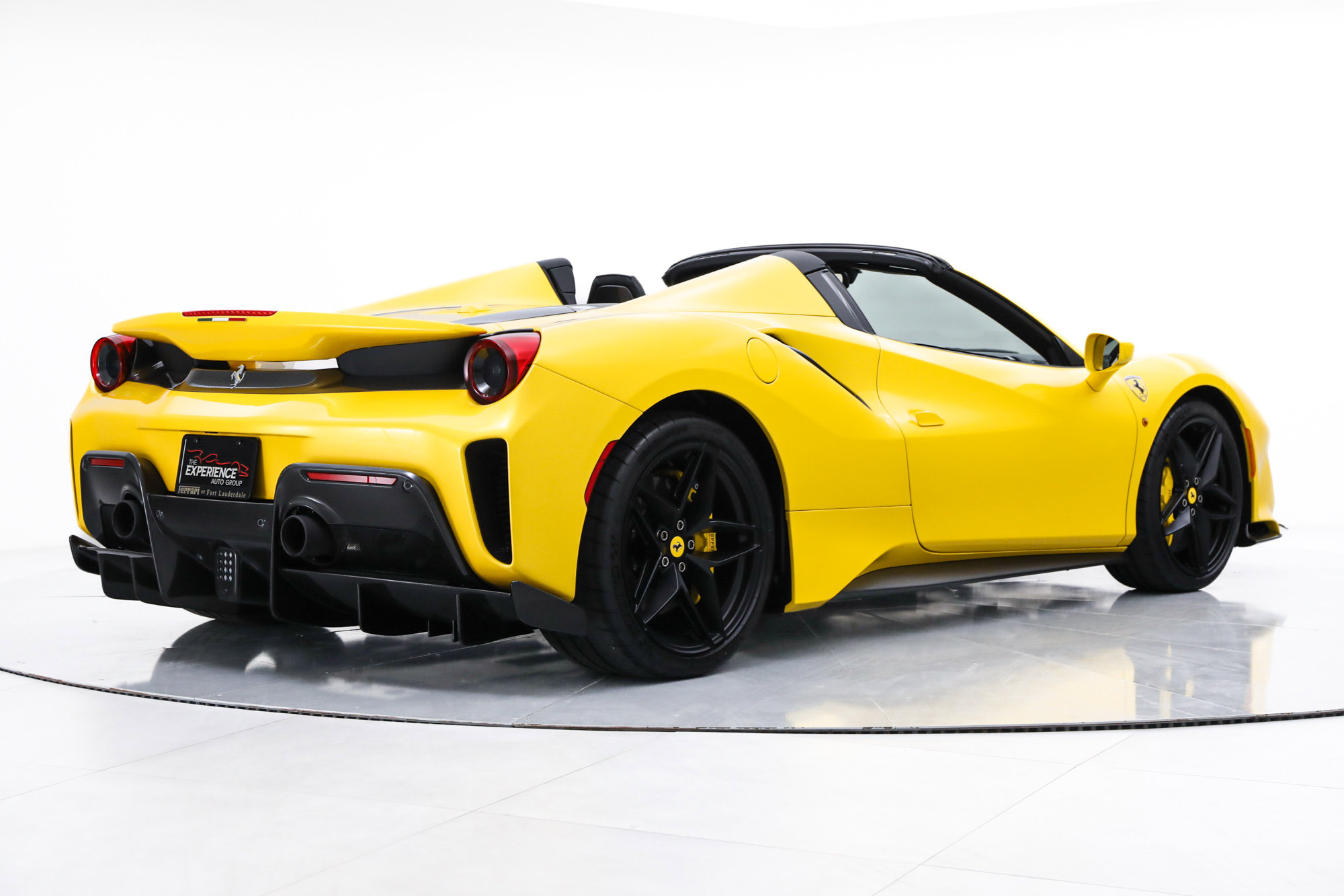 2020 Ferrari 488 Pista Spider photo 3