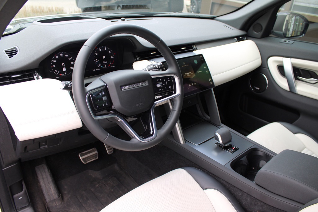 2024 Land Rover Discovery Sport SE photo 4