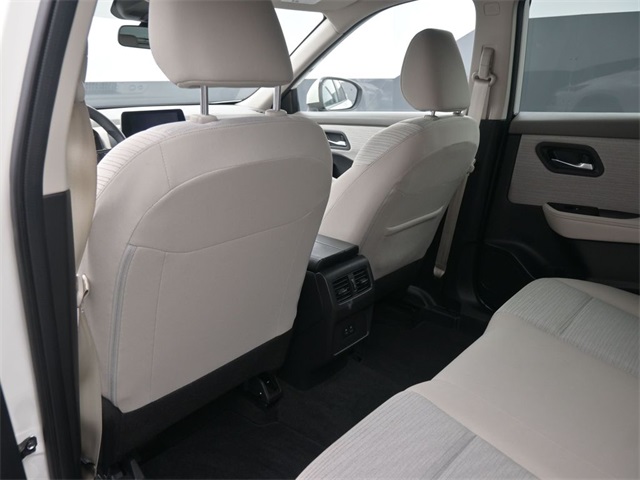 2023 Nissan Rogue SV photo 9