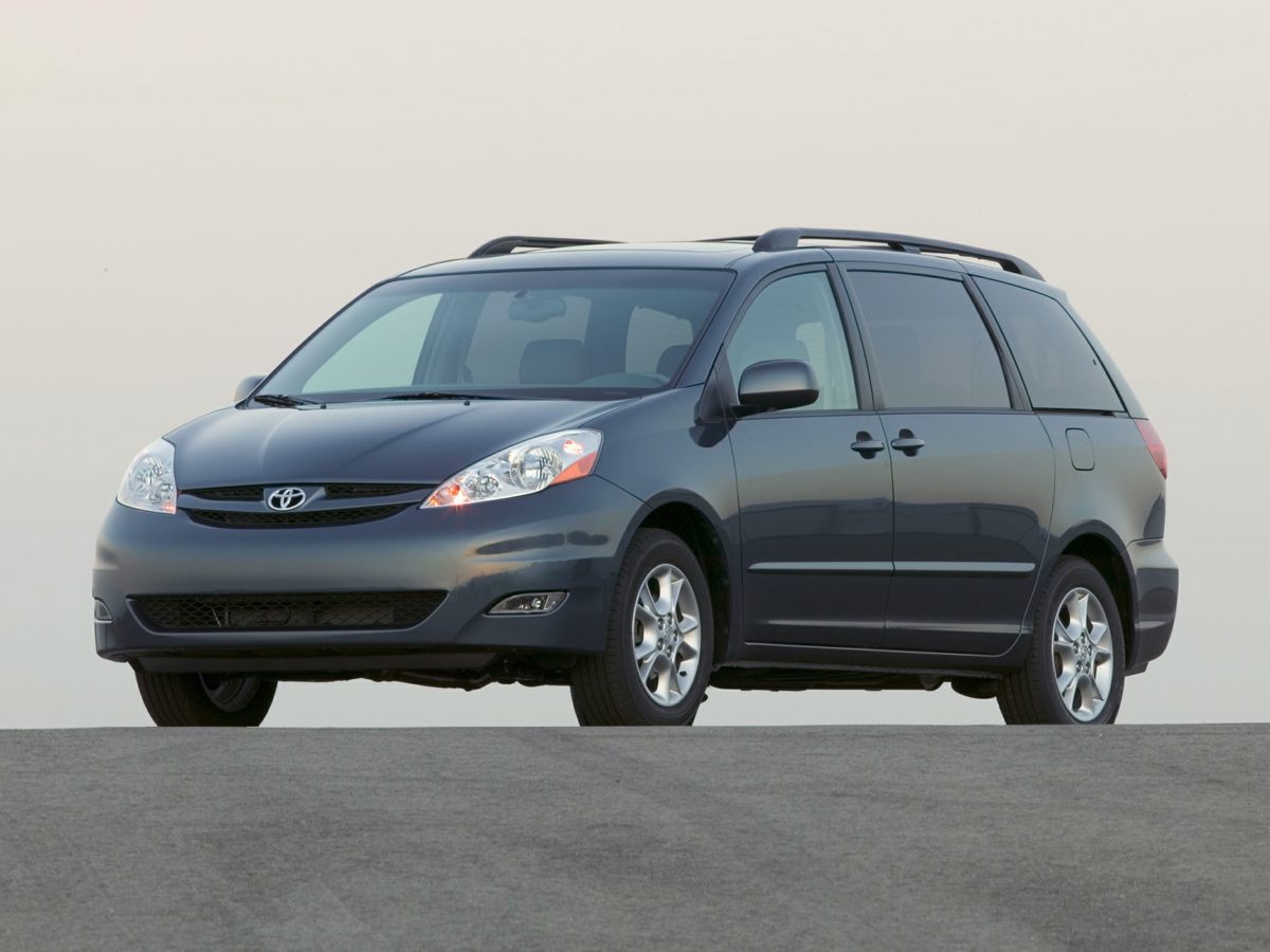 2007 Toyota Sienna CE's photo