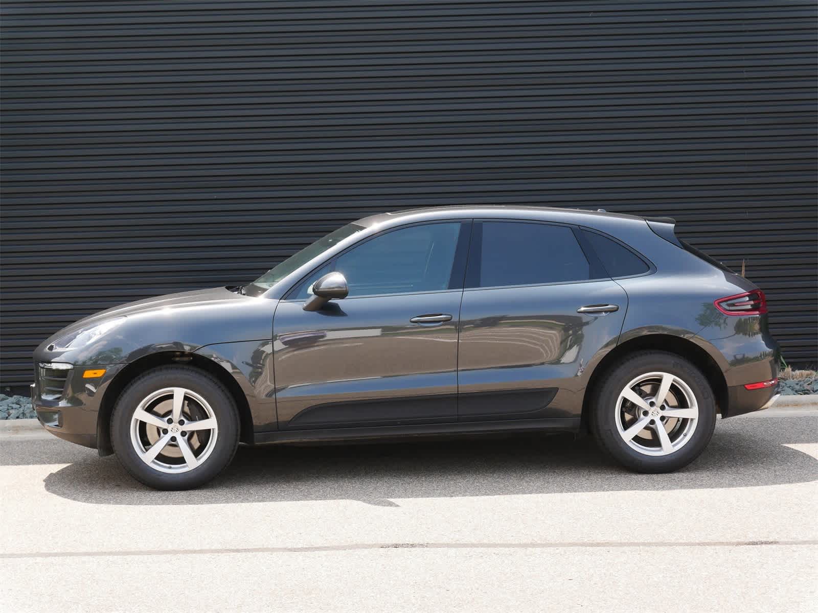 2018 Porsche Macan photo 2