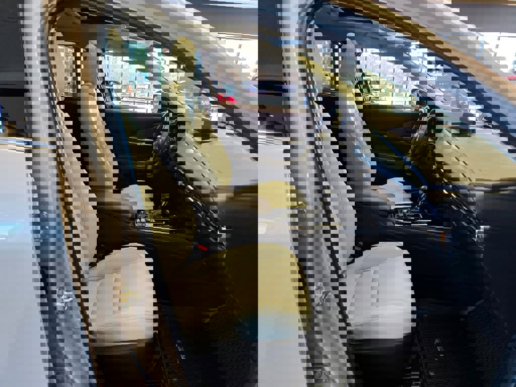 2024 Mazda CX-30 Premium Plus photo 3