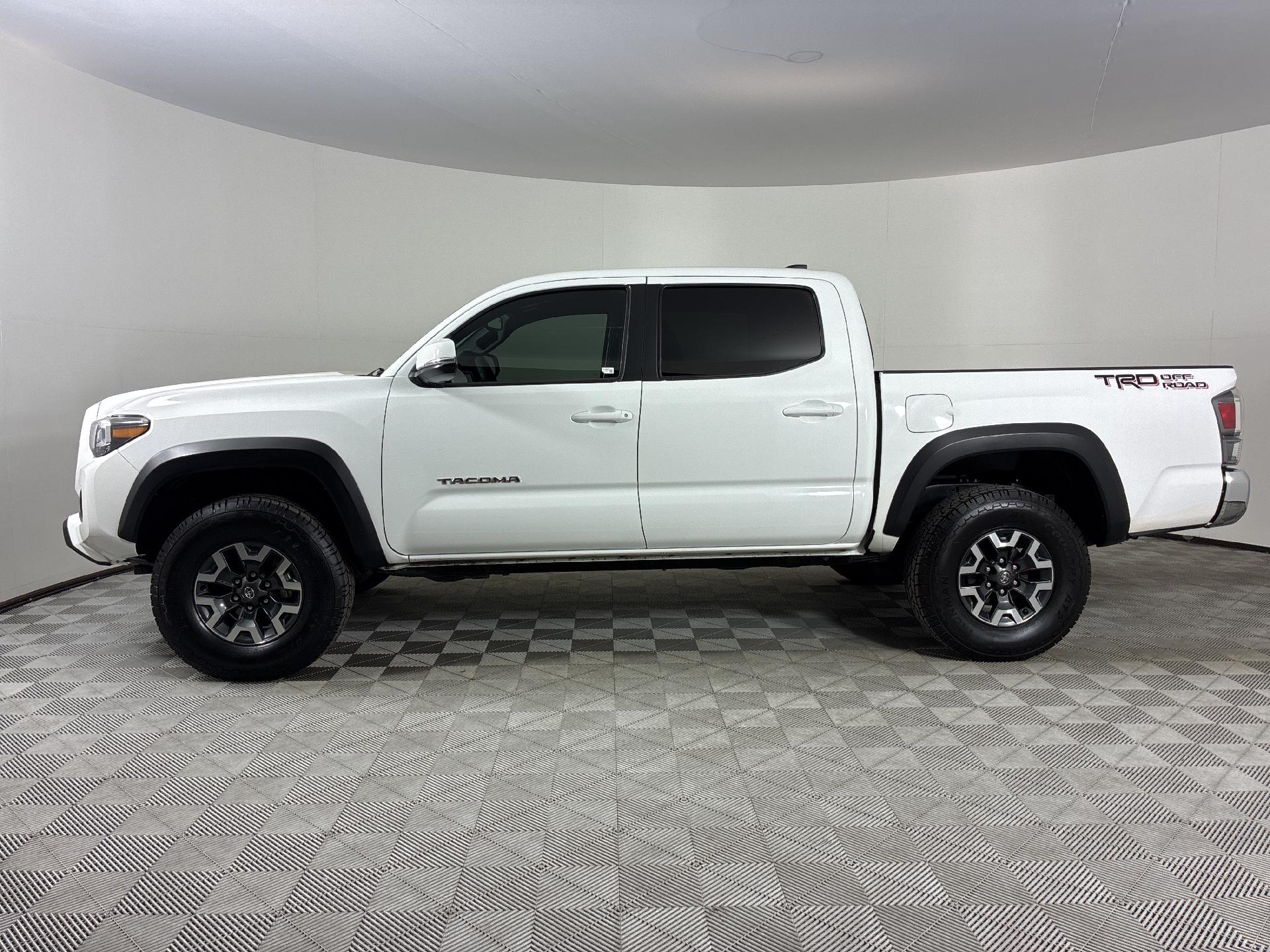 2023 Toyota Tacoma SR5 photo 2