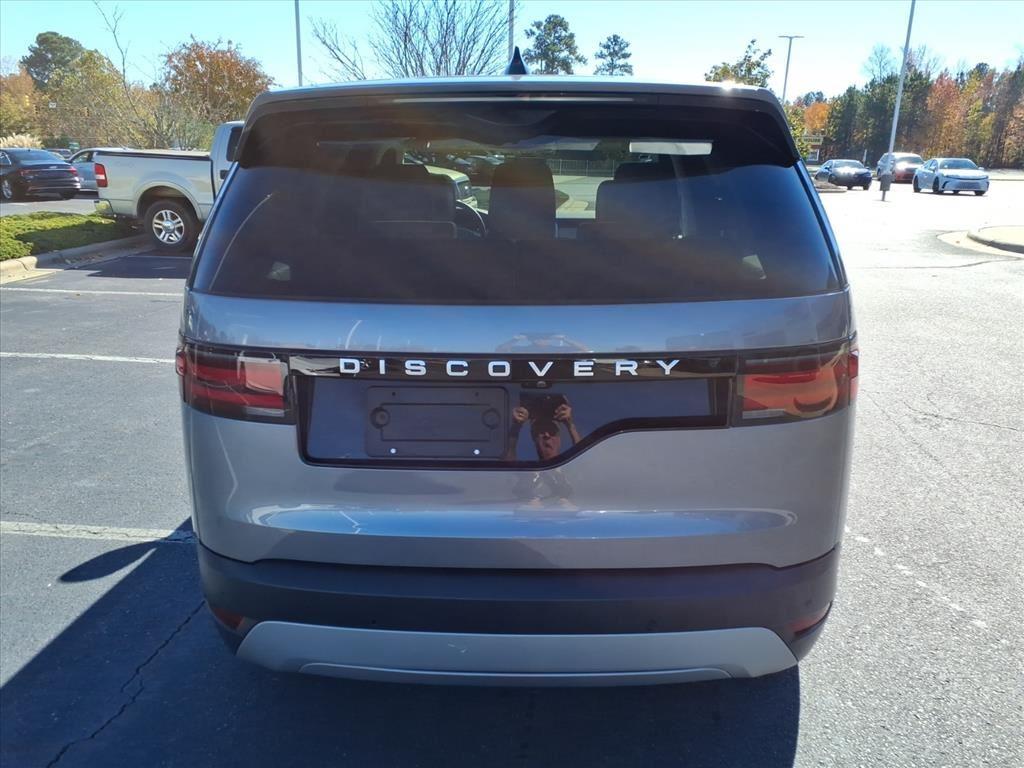 2024 Land Rover Discovery S photo 2