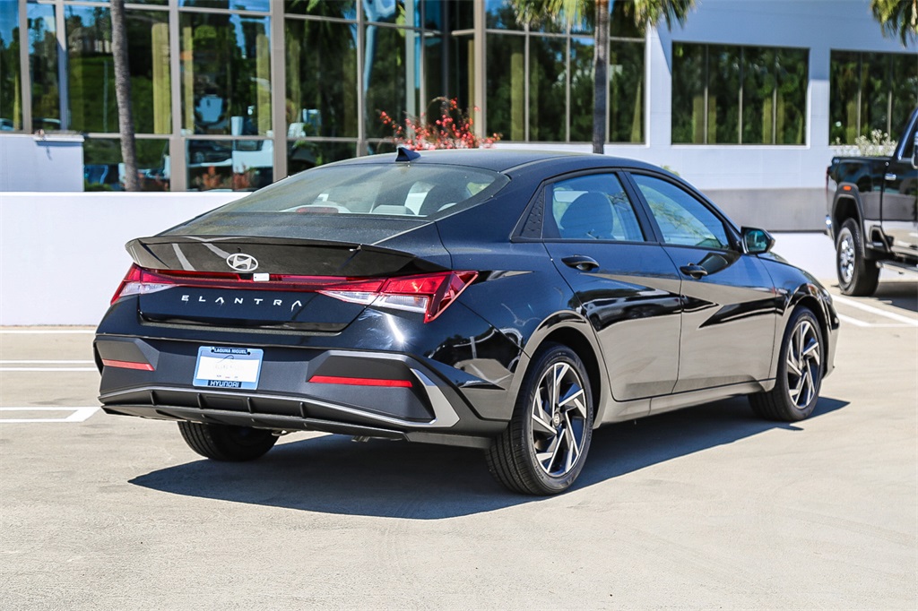 2025 Hyundai Elantra SEL Sport photo 6