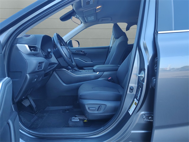 2024 Toyota Highlander LE photo 27
