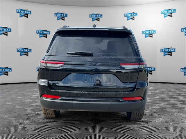 2025 Jeep Grand Cherokee Altitude photo 3