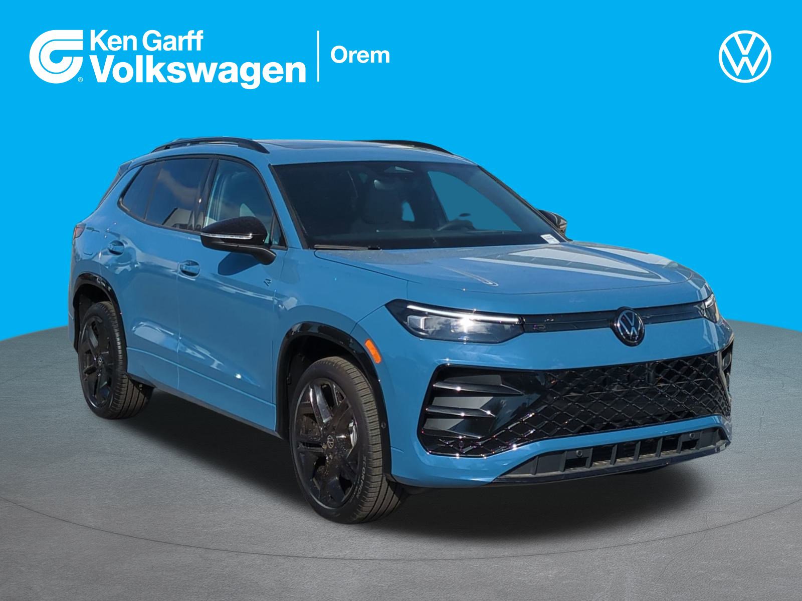 2025 Volkswagen Tiguan SE R-LINE BLACK's photo